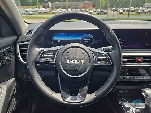 Used 2024 Kia Seltos EX AWD/4WD image 4