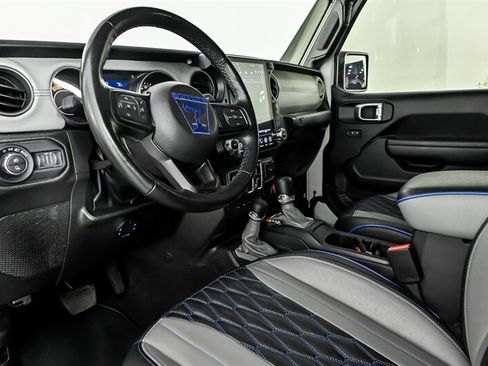 Used 2022 Jeep Gladiator Sport AWD/4WD image 16