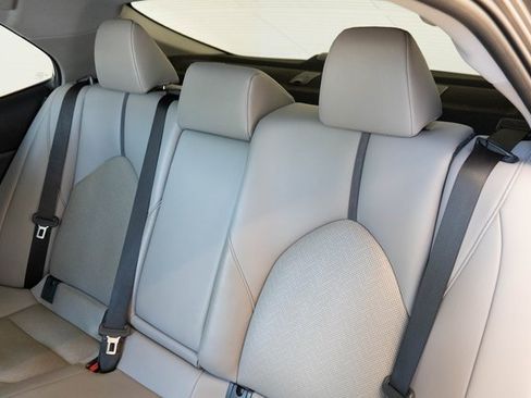 Used 2023 Toyota Camry XLE image 15