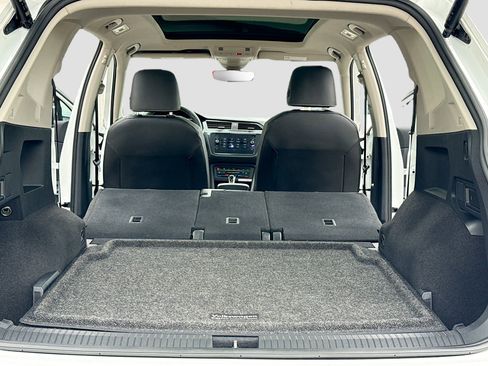 Used 2022 Volkswagen Tiguan SE w/ Panoramic Sunroof Package image 7