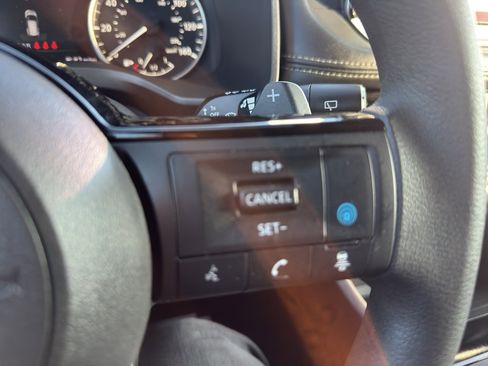 Used 2021 Nissan Rogue SV image 27