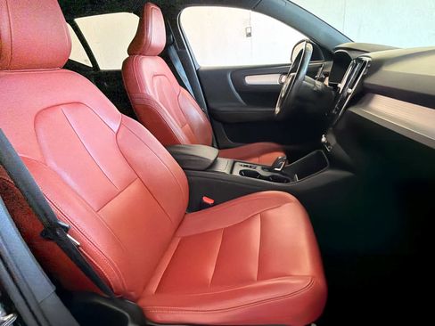 Used 2019 Volvo XC40 T5 Momentum AWD/4WD image 29