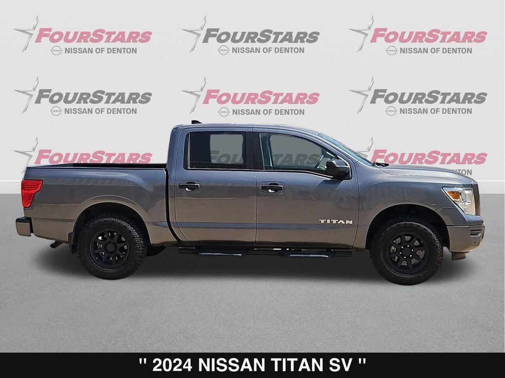Used 2024 Nissan Titan SV w/ SV Convenience Package RWD image 3