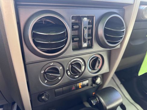 Used 2007 Jeep Wrangler Unlimited Sahara w/ Trailer Tow Group image 29