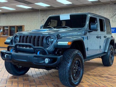 Used 2023 Jeep Wrangler Unlimited Rubicon 4xe AWD/4WD image 4