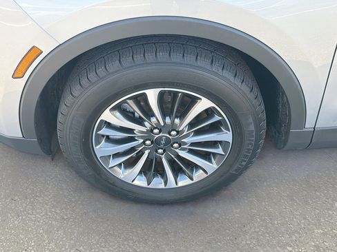 Used 2023 Lincoln Nautilus FWD w/ Premium Package image 31