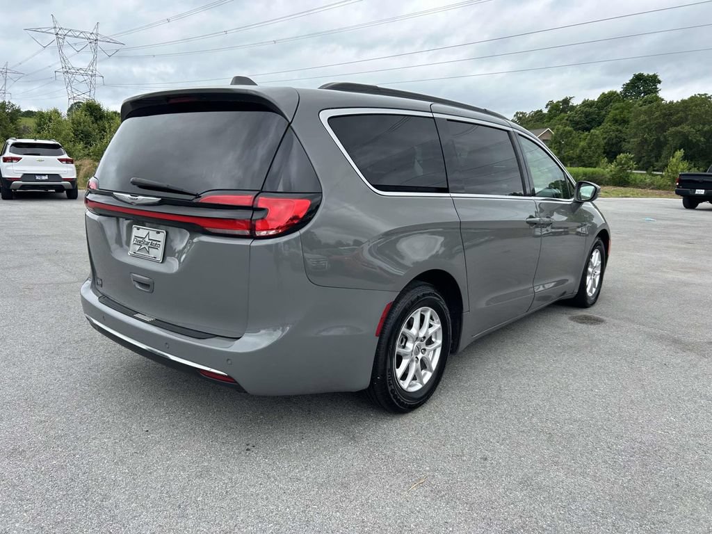 Used 2022 Chrysler Pacifica Touring-L FWD image 3