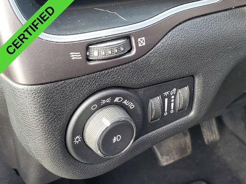 Used 2019 Jeep Cherokee Latitude Plus w/ Cold Weather Group image 35