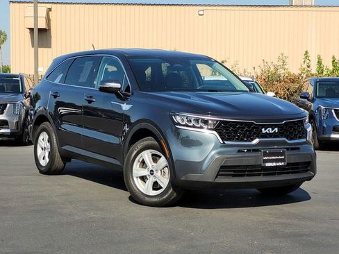 Certified 2023 Kia Sorento LX AWD/4WD image 2