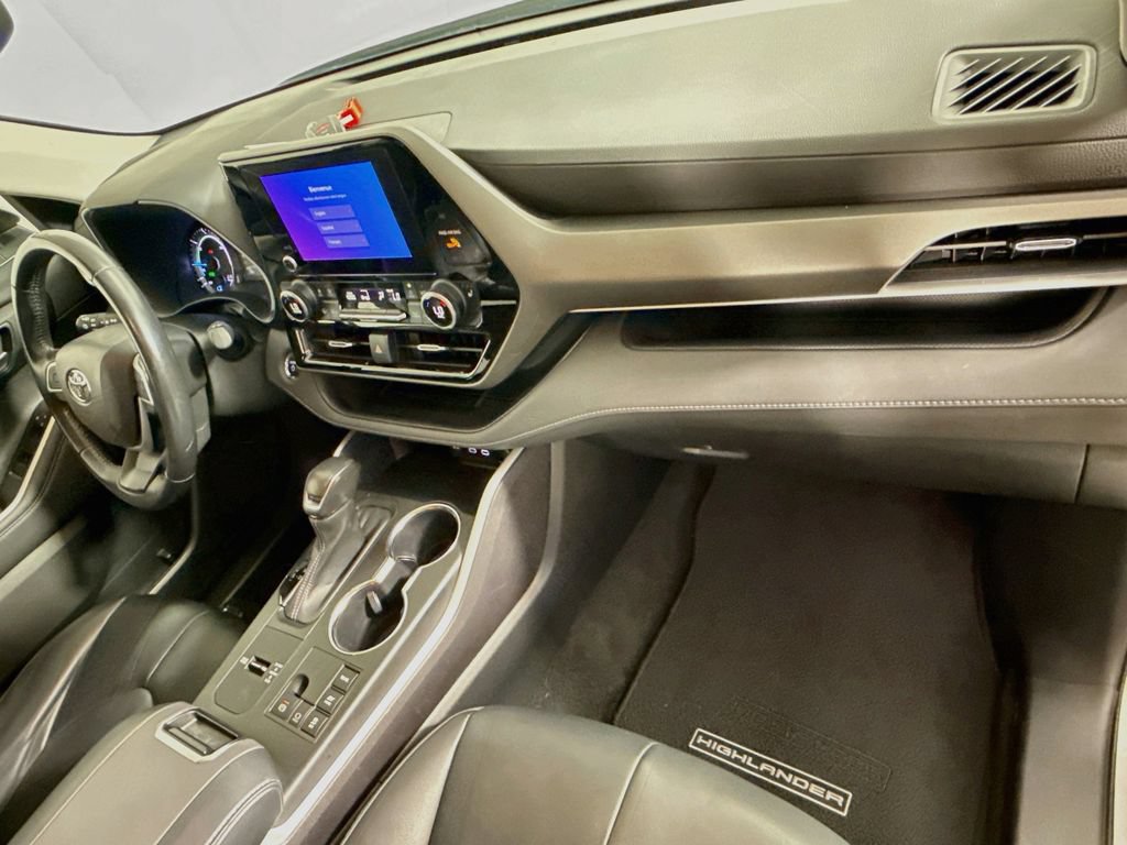 Certified 2023 Toyota Highlander XLE AWD/4WD image 32