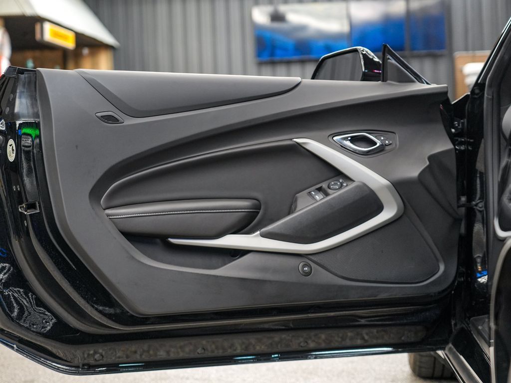 Used 2017 Chevrolet Camaro SS RWD image 12