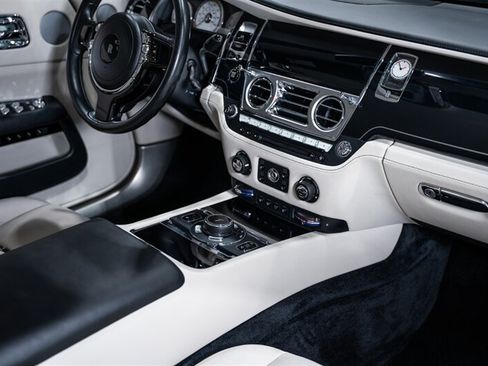 Used 2016 Rolls-Royce Wraith RWD image 53
