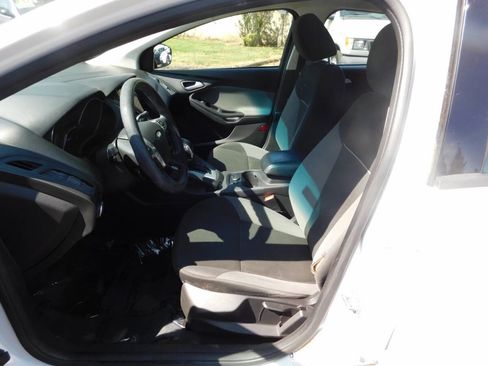 Used 2014 Ford Focus SE w/ SE Winter Package image 6