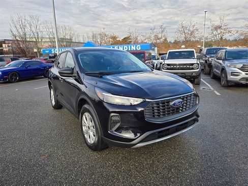 Used 2025 Ford Escape Active image 3