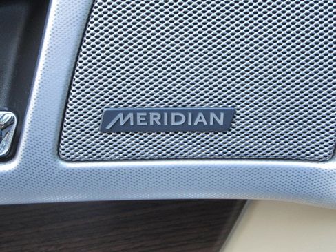 Used 2013 Jaguar XF image 25