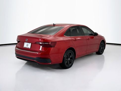 Used 2024 Volkswagen Jetta SE w/ Panoramic Sunroof Package FWD image 5