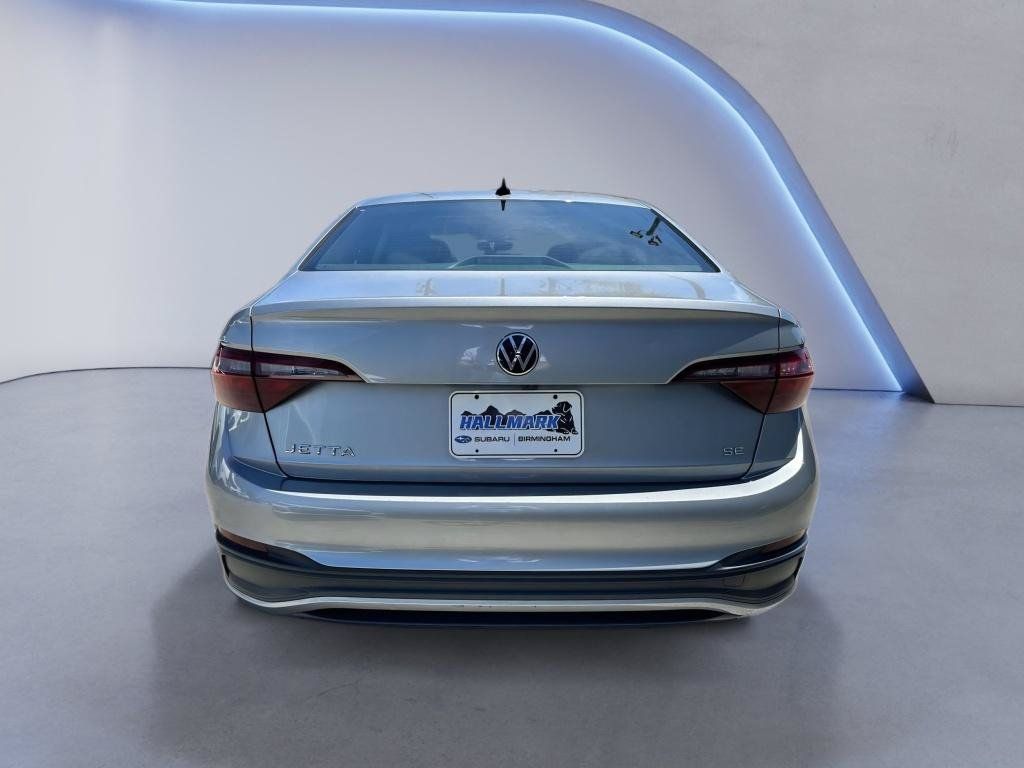 Used 2024 Volkswagen Jetta SE FWD image 3