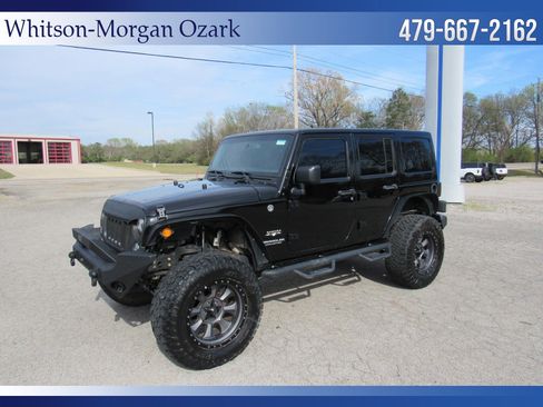 Used 2017 Jeep Wrangler Unlimited Sahara w/ Connectivity Group image 4