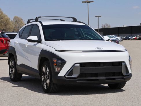 Used 2025 Hyundai Kona SEL image 4