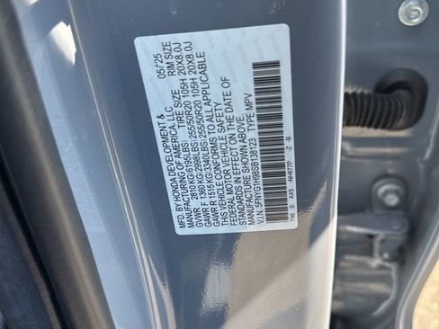 Used 2025 Honda Pilot Black Edition image 40