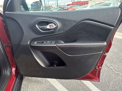 Used 2019 Jeep Cherokee Trailhawk w/ Cold Weather Group image 17