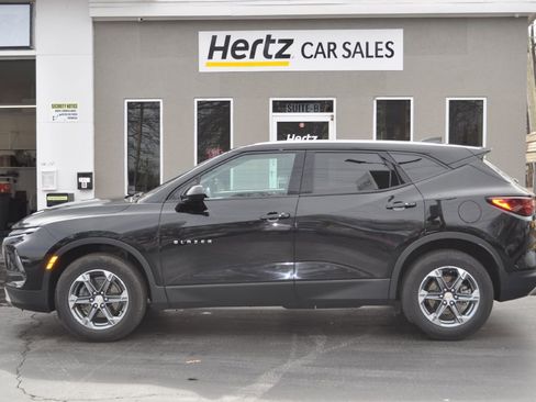 Used 2024 Chevrolet Blazer LT image 2