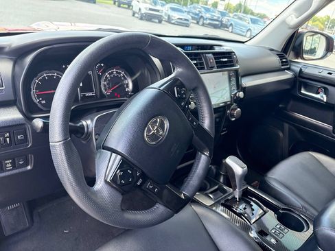 Used 2022 Toyota 4Runner TRD Off-Road Premium w/ Moonroof Package AWD/4WD image 4
