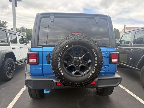 Used 2023 Jeep Wrangler Unlimited w/ Convenience Group AWD/4WD image 6