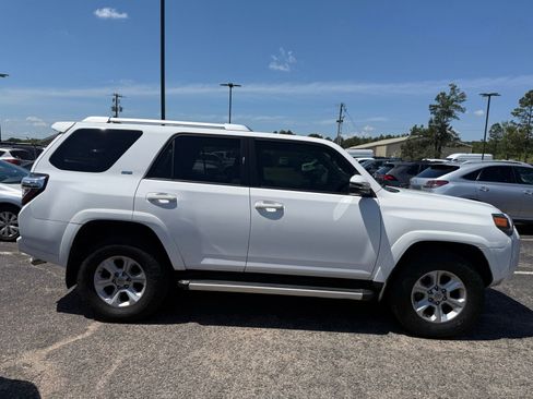 Used 2017 Toyota 4Runner SR5 Premium AWD/4WD image 8
