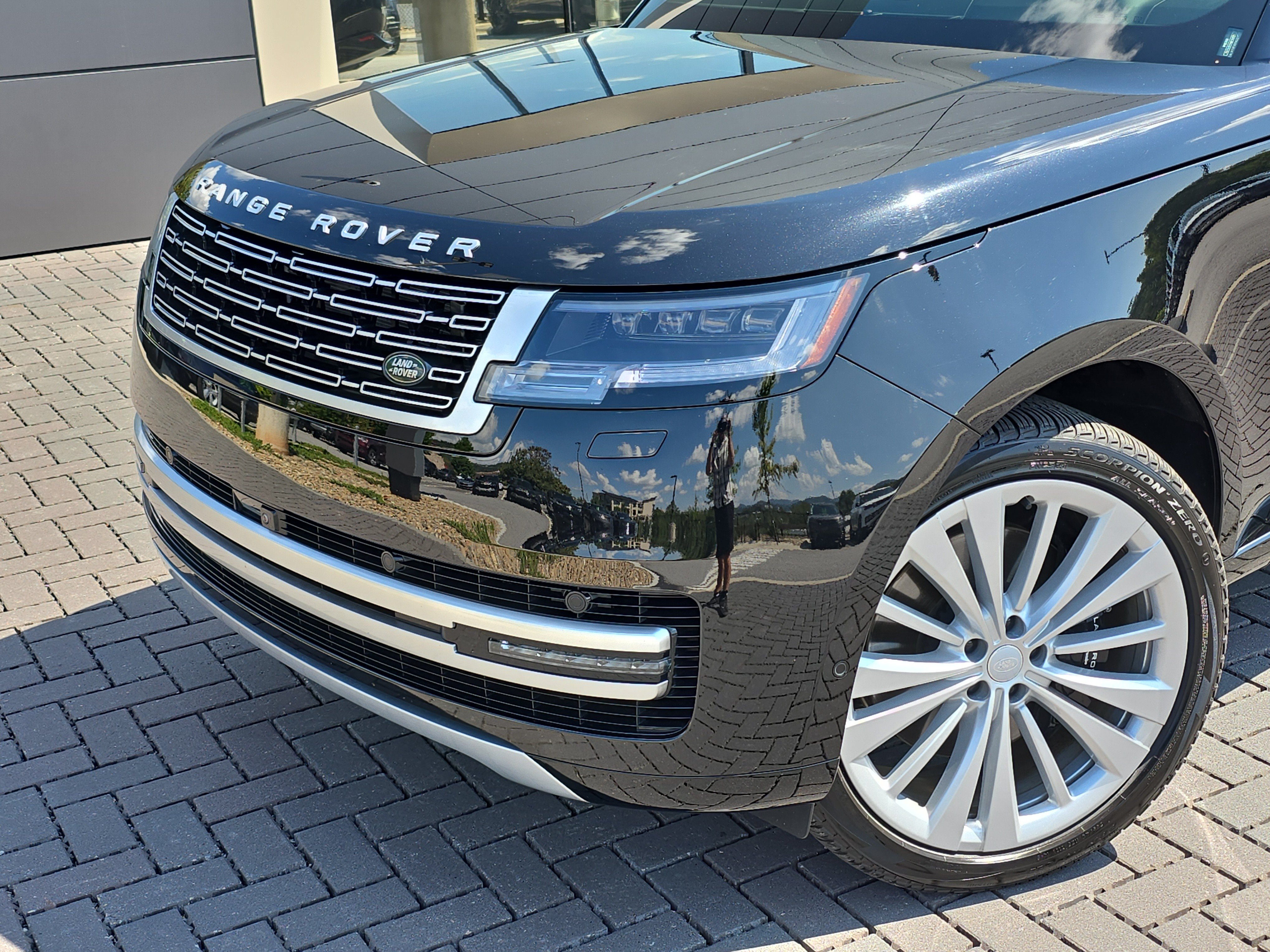 Certified 2024 Land Rover Range Rover Autobiography AWD/4WD image 10