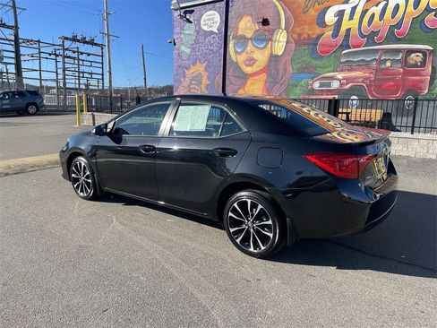 Used 2017 Toyota Corolla SE image 3