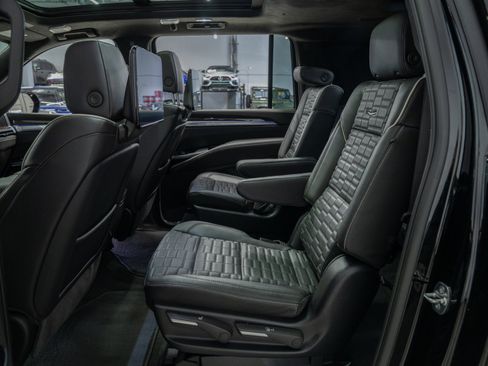 Used 2025 Cadillac Escalade ESV Sport Platinum image 27