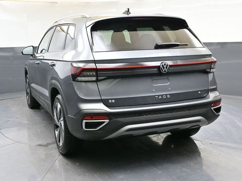 Used 2025 Volkswagen Taos SE w/ Panoramic Sunroof Package AWD/4WD image 4