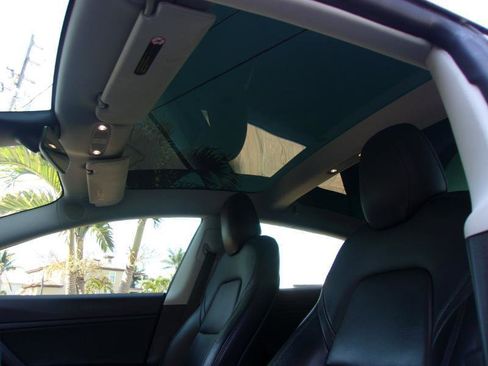 Used 2019 Tesla Model 3 Standard Range Plus image 37