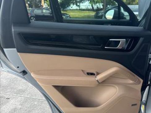 Used 2020 Porsche Cayenne image 13