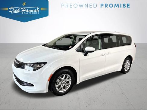 Used 2023 Chrysler Voyager LX FWD image 1