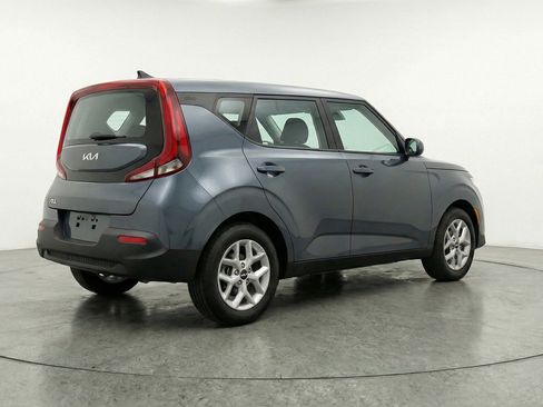 Used 2025 Kia Soul LX w/ LX Technology Package FWD image 9