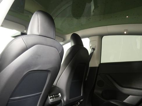 Used 2022 Tesla Model Y Long Range AWD/4WD image 16