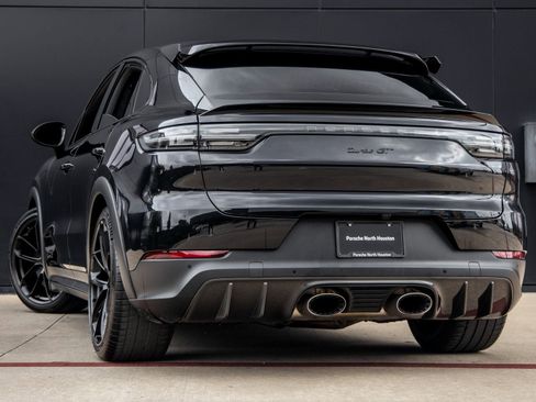Certified 2022 Porsche Cayenne Turbo GT image 3