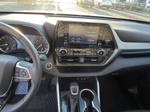 Used 2021 Toyota Highlander XLE AWD/4WD image 33