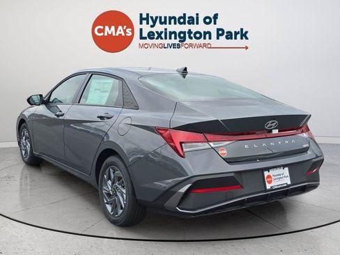 Certified 2025 Hyundai Elantra Hybrid FWD image 5