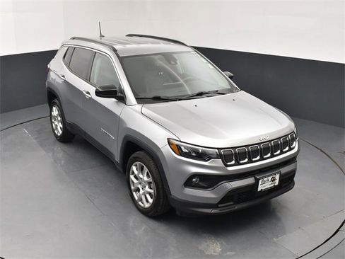 Used 2022 Jeep Compass Latitude image 13