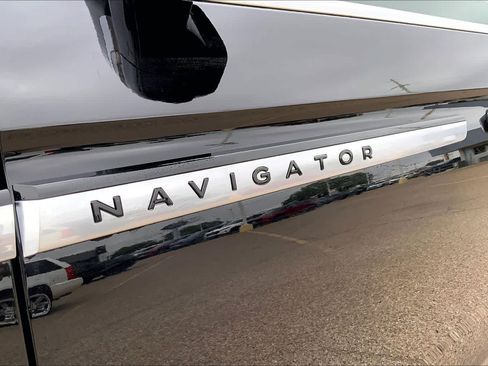 New 2026 Lincoln Navigator L Reserve AWD/4WD image 15