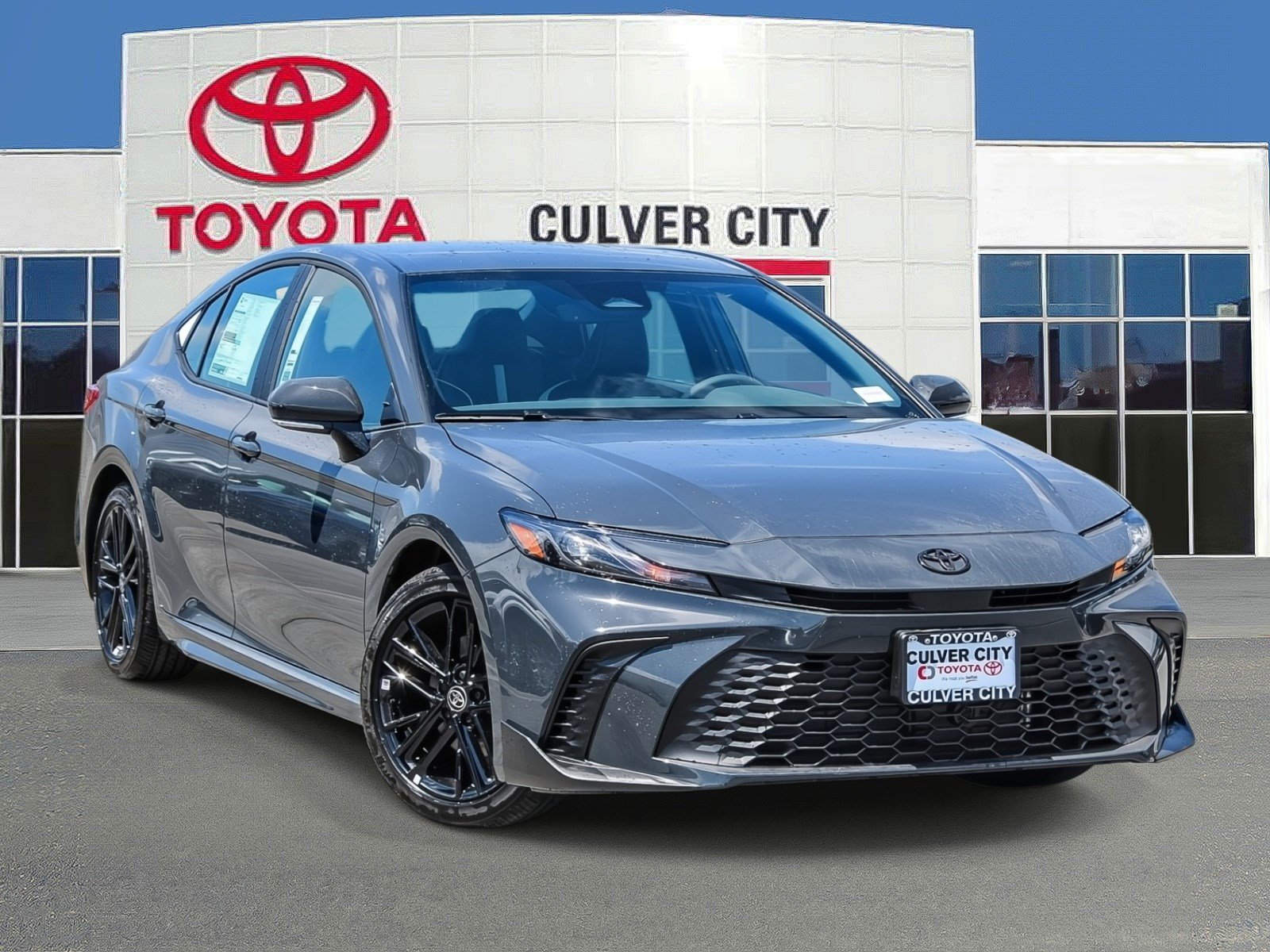 New 2026 Toyota Camry SE FWD image 1