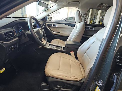 Used 2023 Ford Explorer XLT w/ Equipment Group 202A AWD/4WD image 11