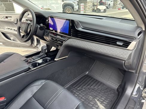 Used 2026 Toyota Camry XLE AWD/4WD image 15