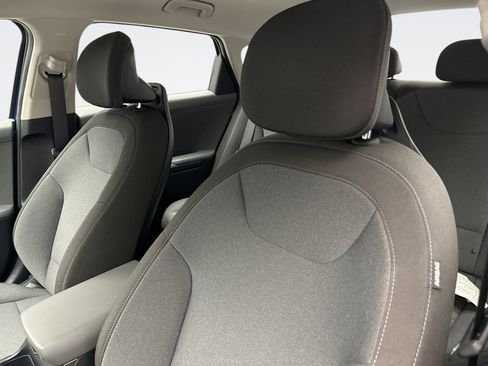 Used 2025 Kia K4 FWD image 9