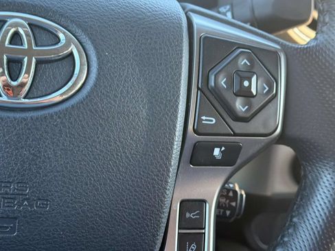 Used 2019 Toyota Tacoma SR5 AWD/4WD image 12