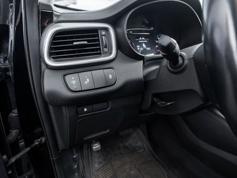 Used 2020 Kia Sorento S image 19