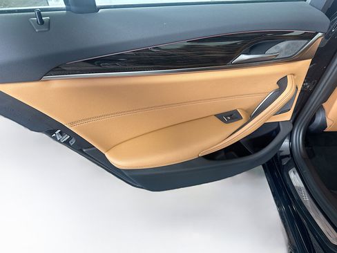 Used 2022 BMW 530i w/ Premium Package image 27